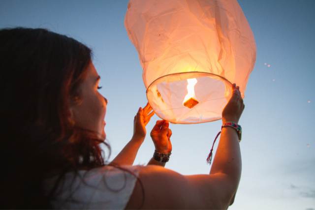 Honour your loved ones in heaven: Release lanterns